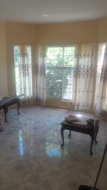 4 Bedrooms House