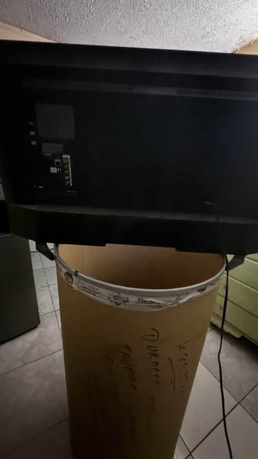 2 Broken Screen TVs Bought Samsung 