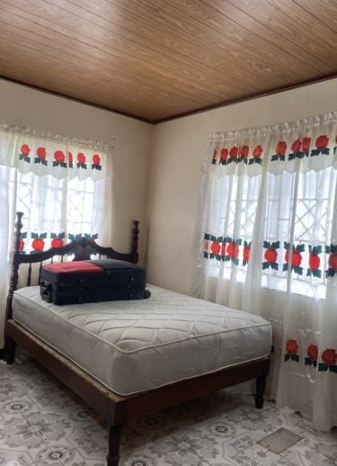 4 Bedrooms Plus 1 Bedroom Cottage