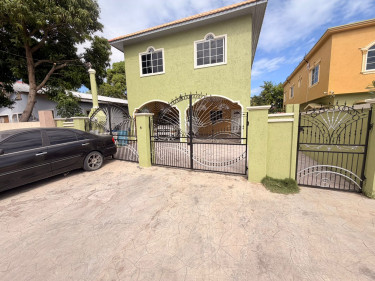 2 Bedroom & 1 Bathroom - Open Living Concept Apt