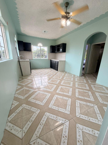 2 Bedroom & 1 Bathroom - Open Living Concept Apt