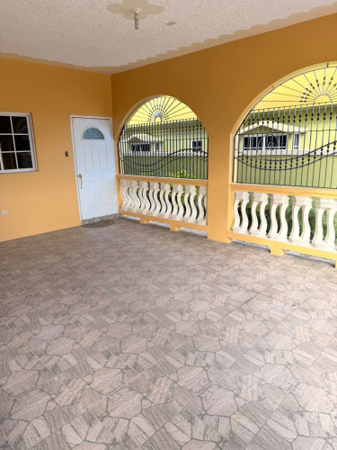 2 Bedroom & 1 Bathroom - Open Living Concept Apt