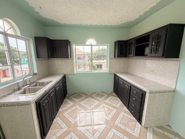2 Bedroom & 1 Bathroom - Open Living Concept Apt