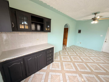 2 Bedroom & 1 Bathroom - Open Living Concept Apt