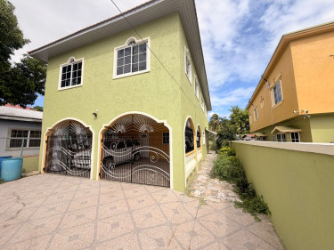 2 Bedroom & 1 Bathroom - Open Living Concept Apt Apartments Old Harbour