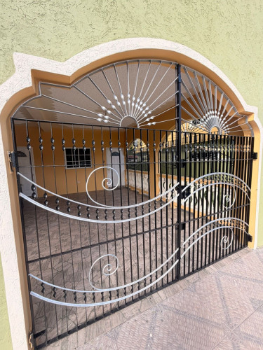 2 Bedroom & 1 Bathroom - Open Living Concept Apt