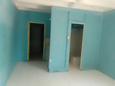 6 Bedroom Building With 6 Baths - Income Earner