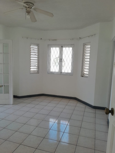 1 Bedroom Apt For Sale 