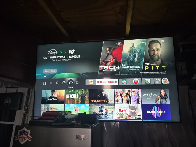 SAMSUNG AU800D 65 FLAT SCREEN TV Other Market Kingston