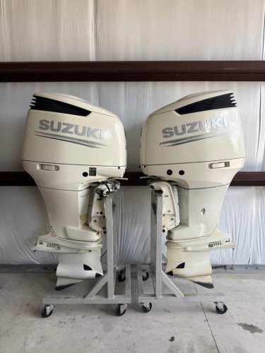 TWIN SET 2020 Suzuki DF300 4-Stroke 25” Shaft Boats Top Hill