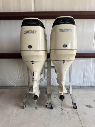 TWIN SET 2020 Suzuki DF300 4-Stroke 25” Shaft