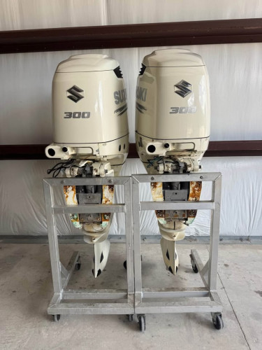 TWIN SET 2020 Suzuki DF300 4-Stroke 25” Shaft