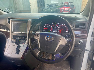 2013 TOYOTA VELLFIRE (NEWLY IMPORTED)