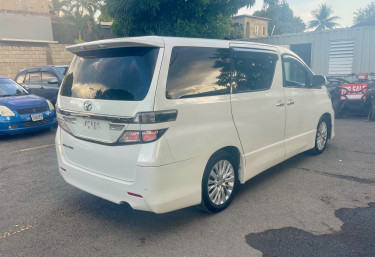 2013 TOYOTA VELLFIRE (NEWLY IMPORTED)