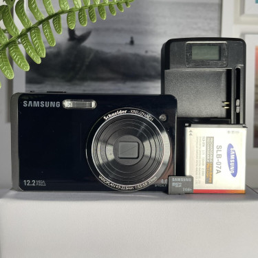 Samsung TL220  Dual Screen 12.2 Megapixel Digital  Cameras Clarendon