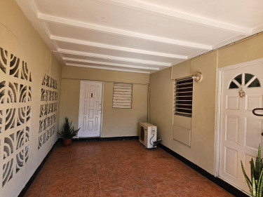 4 Bedroom House For Sale Newton Ave, St. Catherine