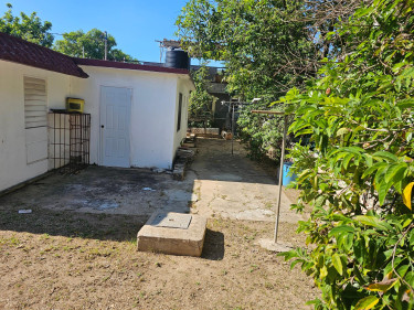 4 Bedroom House For Sale Newton Ave, St. Catherine
