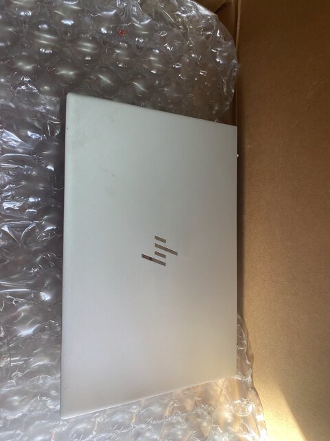 HP Envy 13 - Intel Core I3 4GB RAM 256 GB SSD