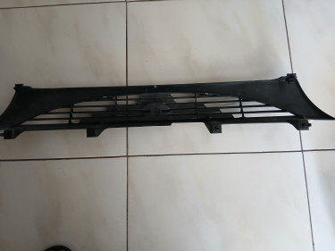 96-2000 Daihatsu Charade Front Grill