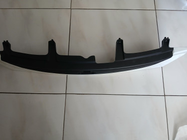 96-2000 Daihatsu Charade Front Grill