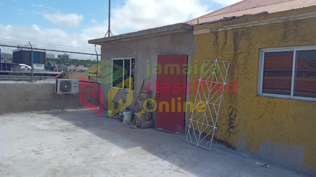 SHOP/OFFICE FOR RENT ON 3RD FLOOR USD$2,000