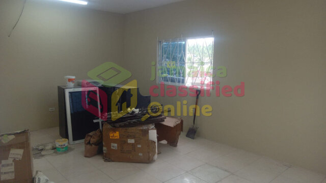 SHOP/OFFICE FOR RENT ON 3RD FLOOR USD$2,000