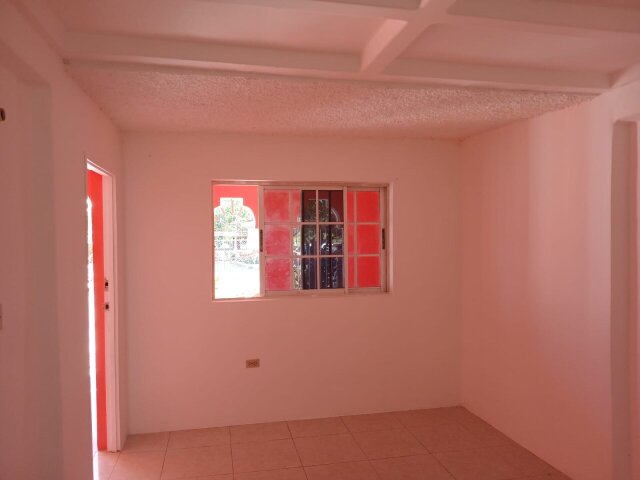 4 Bedrooms House