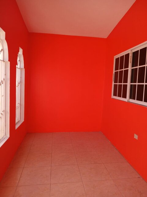 4 Bedrooms House