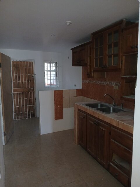 4 Bedrooms House