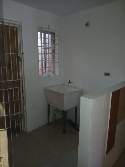 4 Bedrooms House