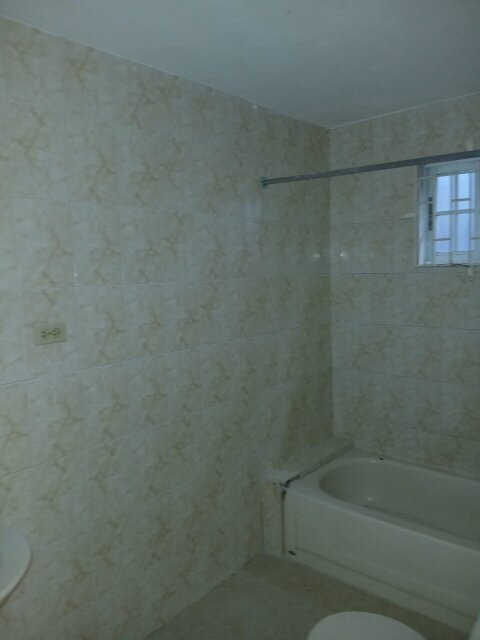 4 Bedrooms House