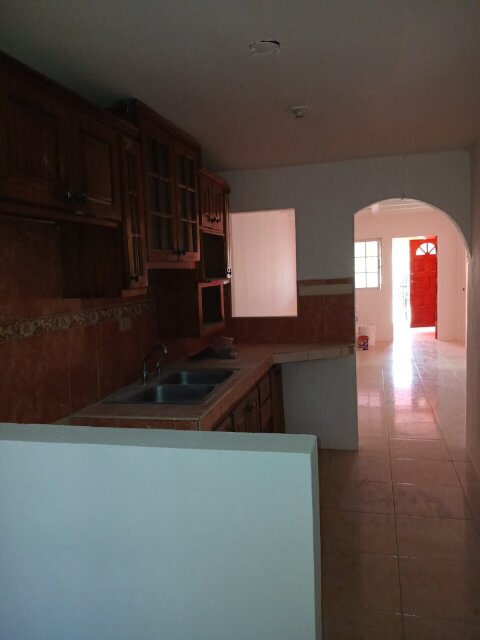 4 Bedrooms House