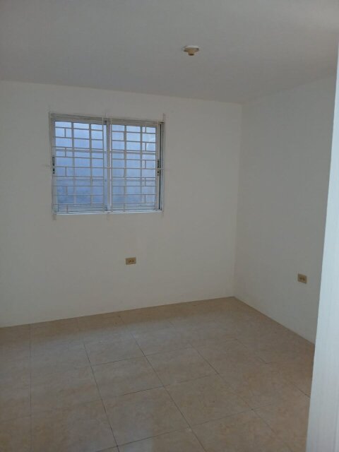 4 Bedrooms House