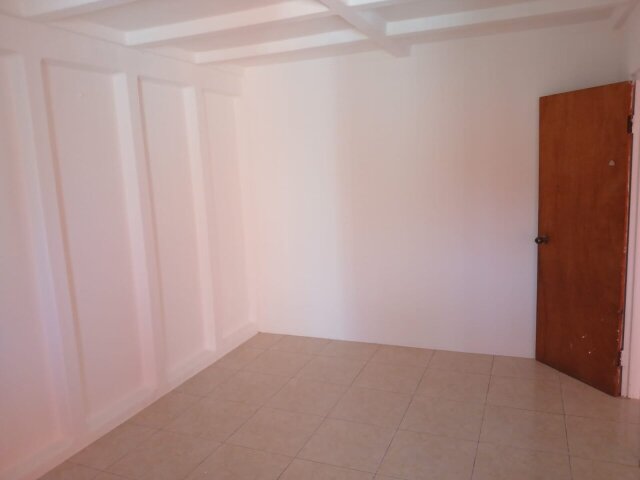 4 Bedrooms House