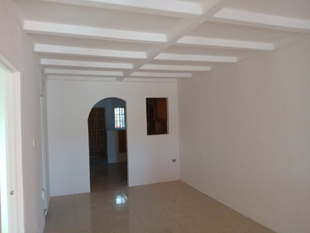 4 Bedrooms House