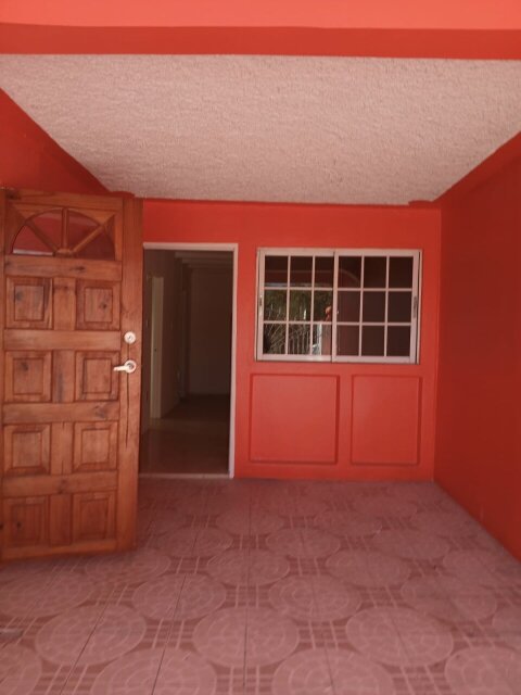4 Bedrooms House