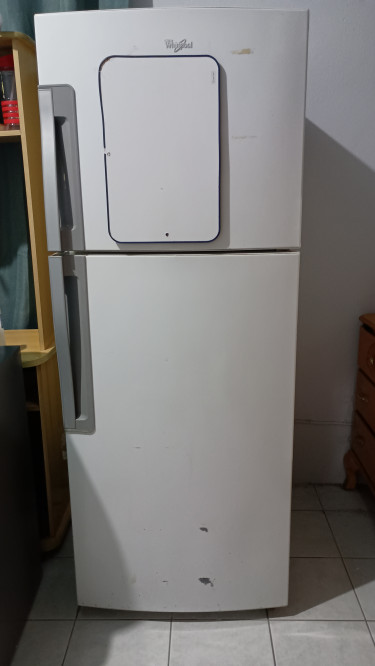 Whirlpool Refrigerator (takes Long To Freeze Items Refrigerators Portmore 