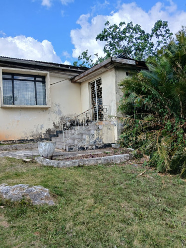 4 Bedrooms 3 Bath Home on 2.5 Acres in Manchester