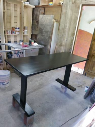 Black Desk
