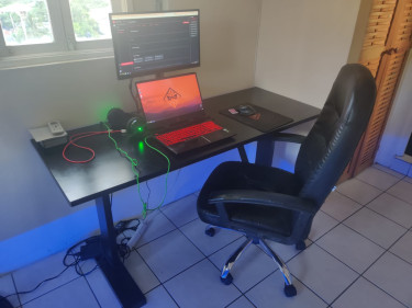 Black Desk