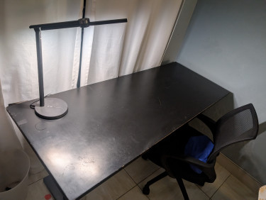 Black Desk