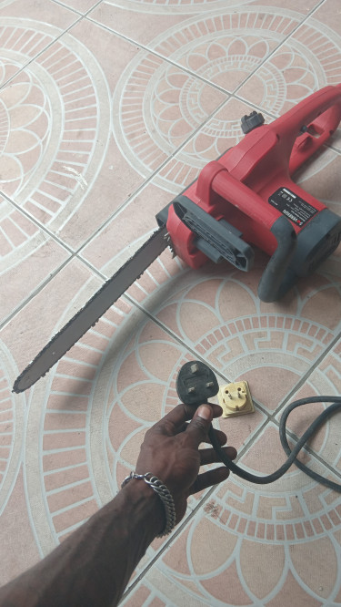 Sovereign Electric Chainsaw 220v 50Hz 1800watts Tools Cross Roads/ Half Way Tree