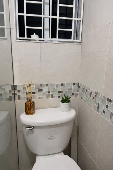 2 Bedroom, 2.5 Bathroom Townhouse Seymour Avenue