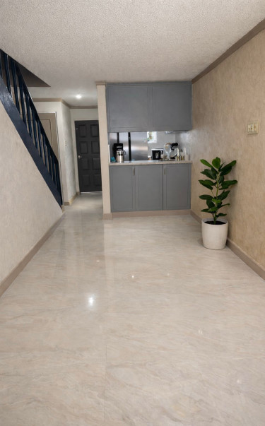 2 Bedroom, 2.5 Bathroom Townhouse Seymour Avenue