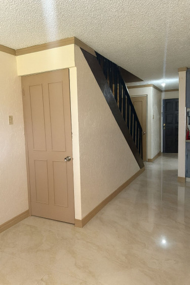 2 Bedroom, 2.5 Bathroom Townhouse Seymour Avenue