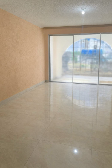2 Bedroom, 2.5 Bathroom Townhouse Seymour Avenue