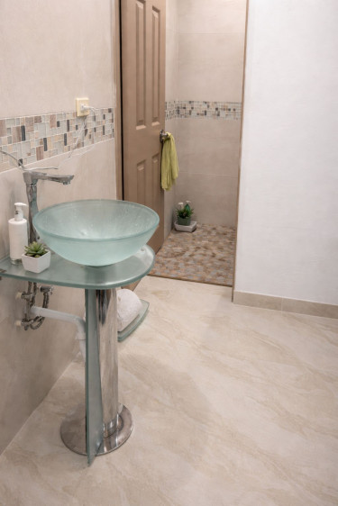 2 Bedroom, 2.5 Bathroom Townhouse Seymour Avenue