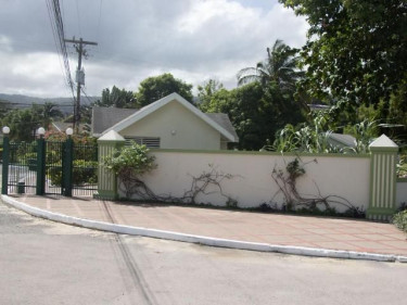 4 Bedroom House 