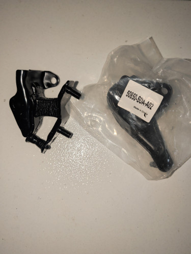 04-08 CL7 Honda Accord Front & Rear LWR A/T Mount Auto Parts Half Way Tree