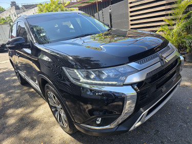 2022 Mitsubishi Outlander  Cars 57 Hope Road, Kingston 6